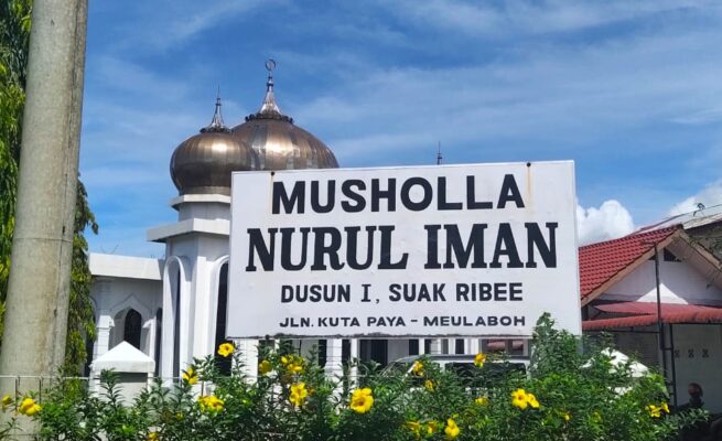 AKN Aceh Barat Gelar PKM di Suak Ribee, Perbaiki Penerangan dan Pendingin di Mushalla Nurul Iman