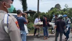 evakuasi imam foto evakuasi mayat agen mobil dibunuh di aceh utara