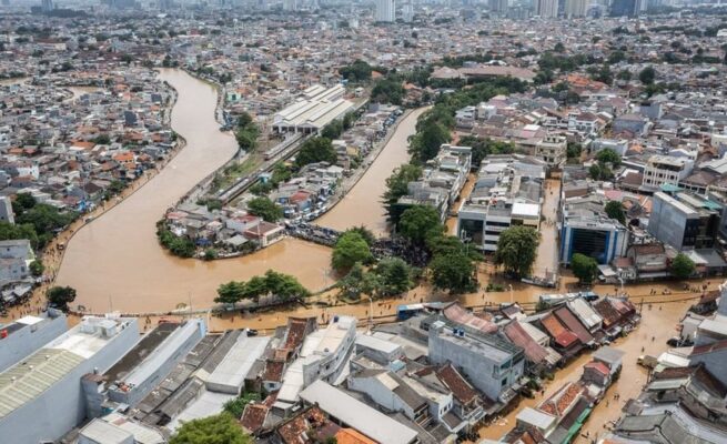Pemerintah Tindak Cepat Atasi Banjir di Jabodetabek foto banjir jabodetabek