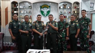 Pangsam im terima senjata Mantan Kombatan di Aceh Selatan Serahkan Senjata Sisa Konflik kepada Pangdam IM