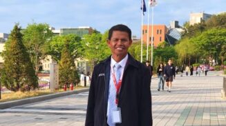 Prof. Dr. Ishak Hasan, M.Si