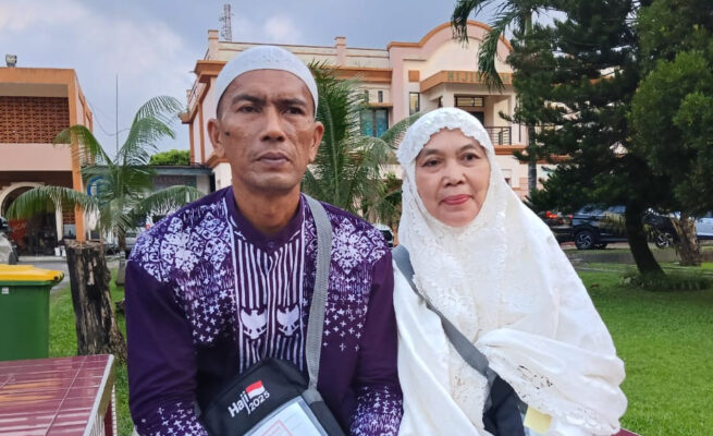 Berjualan Pisang Goreng 20 Tahun, Pasutri Asal Sergai Akhirnya Berangkat Haji