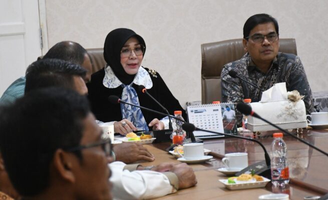 Illiza bersama rektoru uin ar-raniry