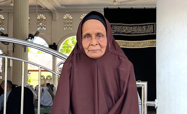 Jualan Kue Khas Aceh Puluhan Tahun, Nek Ti Akhirnya Berangkat Haji di Usia 90 Tahun