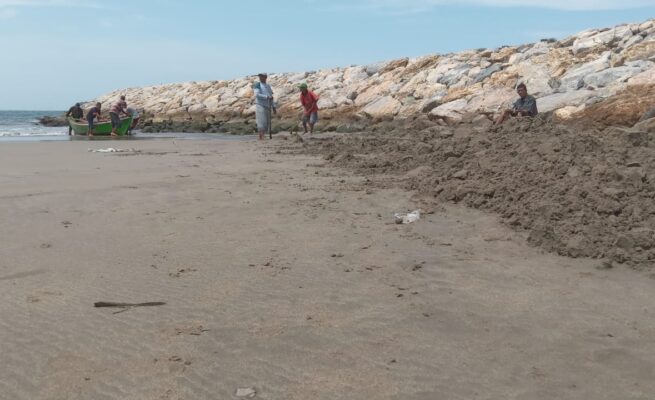 Mulut Muara Tertutup Sedimen, Nelayan Abdya Terjebak Ombak dan Gagal Melaut