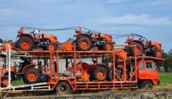 Hasil Lobi ke Pusat, Bupati Safaruddin Datangkan Traktor 4WD ke Abdya