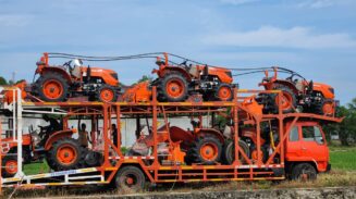 Hasil Lobi ke Pusat, Bupati Safaruddin Datangkan Traktor 4WD ke Abdya