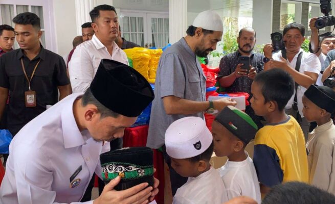 Gubernur Aceh Santuni Ratusan Anak Yatim di Aceh Barat