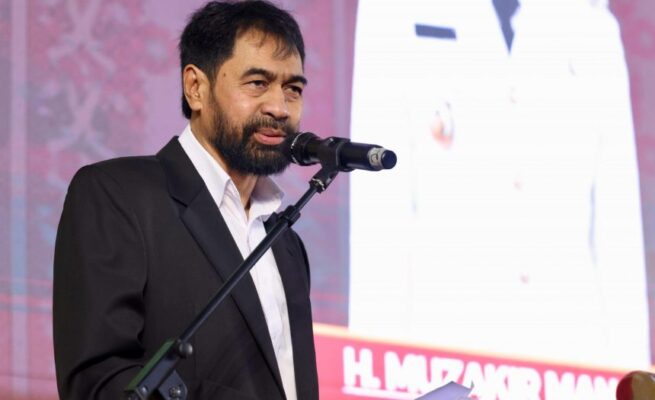 Muzakir Manaf Dinobatkan Sebagai Kepala Daerah Terbaik Bidang Komunikasi Publik