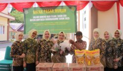 Sambut HUT Ke-25, IAD Abdya Gelar Bazar Murah, Ratusan Warga Antre Sembako