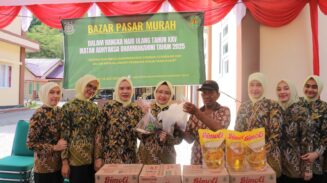 Sambut HUT Ke-25, IAD Abdya Gelar Bazar Murah, Ratusan Warga Antre Sembako