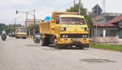 Setelah Dikeruk Tak Diperbaiki, Jalan di Jeumpa dan Kuala Batee Dikeluhkan Warga