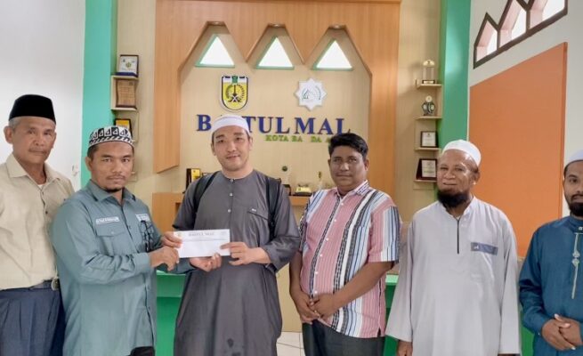 Baitul Mal Banda Aceh Santuni Mualaf Keturunan Jepang–Cina yang Belajar di Pesantren