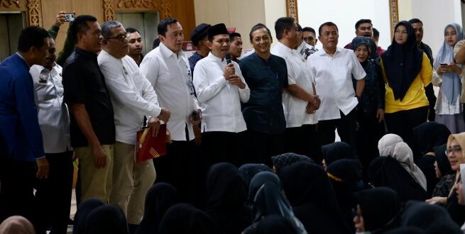 Nakes Kepung Kantor Gubernur Aceh, Tuntut Pencairan TPP dan Remunerasi