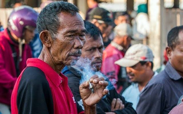 BPS: Warga Miskin di Indonesia Lebih Banyak Belanja Rokok daripada Kebutuhan Pokok