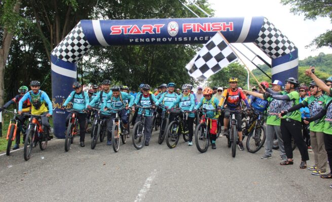 Dandim Abdya Buka Event Gowes Jelajah Bumoe Sigupai, Pesepeda Nikmati Rute 35 Km