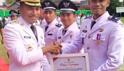 Prestasi Beruntun, Geulumpang Payong Sabet Penghargaan Desa Terbaik Pelayanan Publik