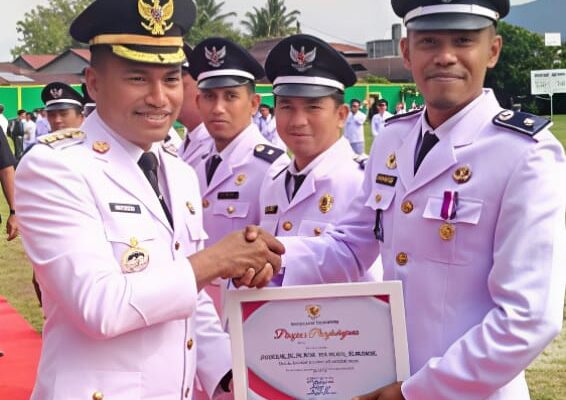 Prestasi Beruntun, Geulumpang Payong Sabet Penghargaan Desa Terbaik Pelayanan Publik