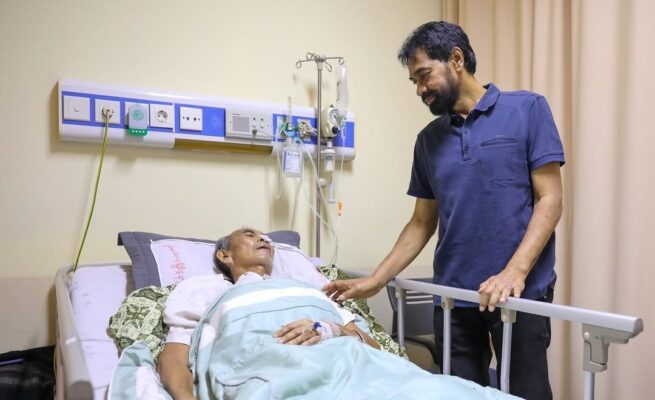 Mualem Jenguk Mantan Juru Runding GAM Teungku Nas di RSUDZA