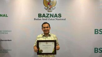 Pengelolaan Zakat Modern, Wali Kota Lhokseumawe Raih Penghargaan Bergengsi di BAZNAS Award 2025