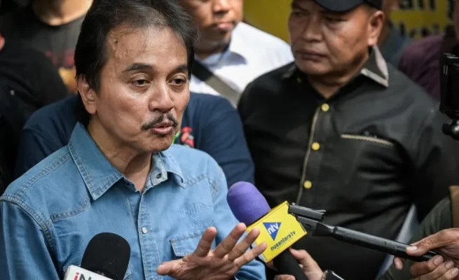 Soft Launching Buku Jokowi’s White Paper di UGM Ricuh, Lampu dan AC Mendadak Dimatikan