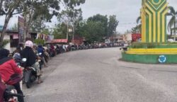 BBM Langka di Singkil, Pertalite Dijual hingga Rp20 Ribu per Liter