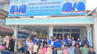 HUT ke-24, Demokrat Aceh Selatan Santuni Anak Yatim dan Bagikan Sembako ke Petugas Kebersihan