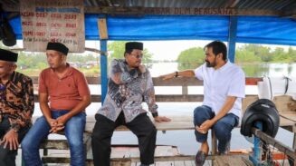 Naik Rakit ke Pedalaman, Gubernur Aceh Muzakir Manaf Prioritaskan Infrastruktur Singkil