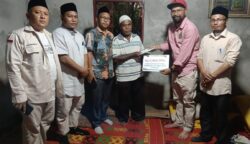 Baitul Mal Serahkan Santunan ke Dua Keluarga Korban Meninggal di Malaysia