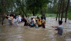 Banjir Pakistan Renggut 921 Nyawa dan Paksa Jutaan Mengungsi