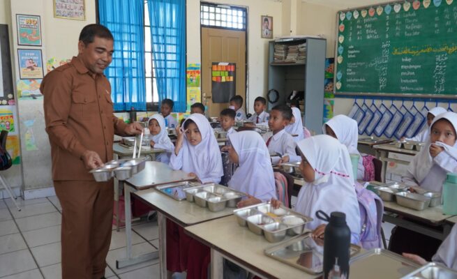 Plt Sekda Abdya Pastikan Program MBG Berjalan Optimal