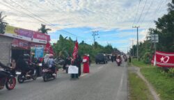 Aksi Emak-emak di Kuala Batee Abdya Galang Dana Banjir dan Longsor, Bendera Bulan Bintang Turut Dikibarkan
