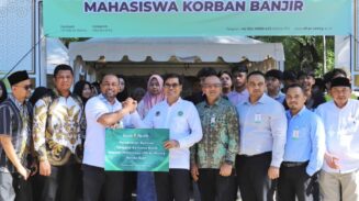 UIN Ar-Raniry Terima Rp100 Juta dari Bank Aceh Syariah untuk Mahasiswa Terdampak Banjir
