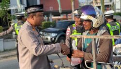Polres Abdya Bagikan 1.500 Paket Takjil untuk Pengendara Tertib di Blangpidie