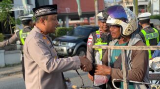 Polres Abdya Bagikan 1.500 Paket Takjil untuk Pengendara Tertib di Blangpidie