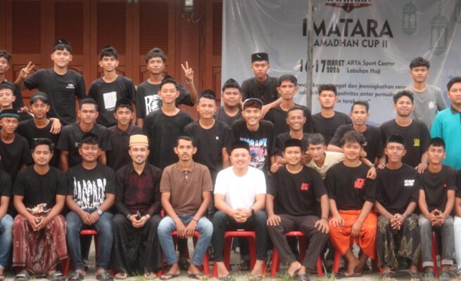 Pererat Silaturahmi, IMATARA dan Pemuda Labuhan Tarok Raya Gelar Bagi Takjil dan Buka Bersama