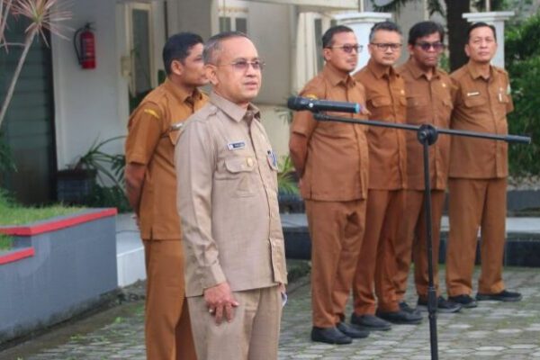 Pimpin Upacara Perdana, Kadis ESDM Aceh Asnawi Tekankan Sinergi dan Disiplin Kerja