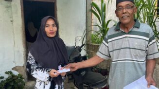 Baitul Mal Geulumpang Payong Salurkan Zakat Tahun Kedua kepada Warga Kurang Mampu