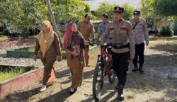 Aksi Kapospol Jeumpa ke Sekolah Naik Sepeda, Sindir Siswa Bawa Motor