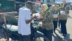 IAD Abdya Bagikan 100 Paket Makanan dalam Program Jumat Berkah