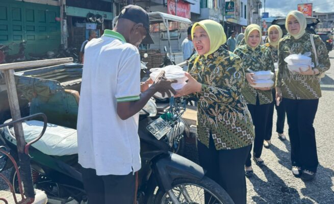 IAD Abdya Bagikan 100 Paket Makanan dalam Program Jumat Berkah