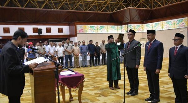Mualem Lantik Tiga Kepala SKPA
