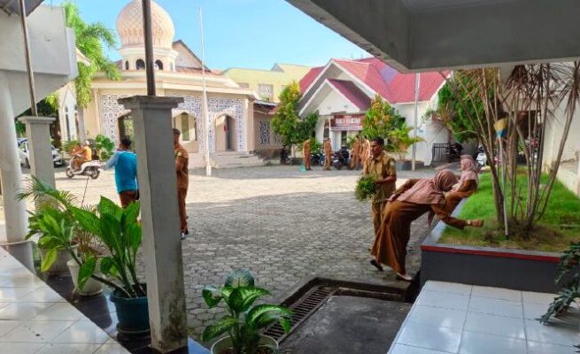 Gerakan Indonesia ASRI, ASN ESDM Aceh Bersihkan Lingkungan Kerja