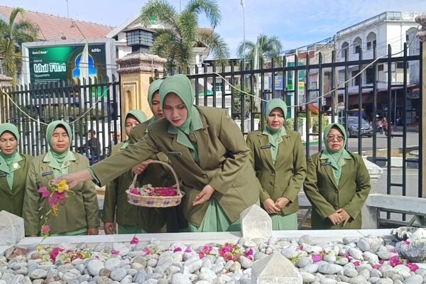Maknai HUT ke 80, Persit Abdya Teguhkan Semangat di Makam Pahlawan