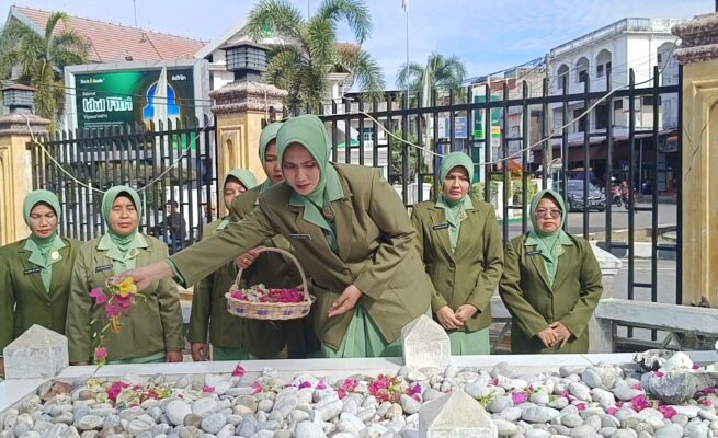 Maknai HUT ke 80, Persit Abdya Teguhkan Semangat di Makam Pahlawan