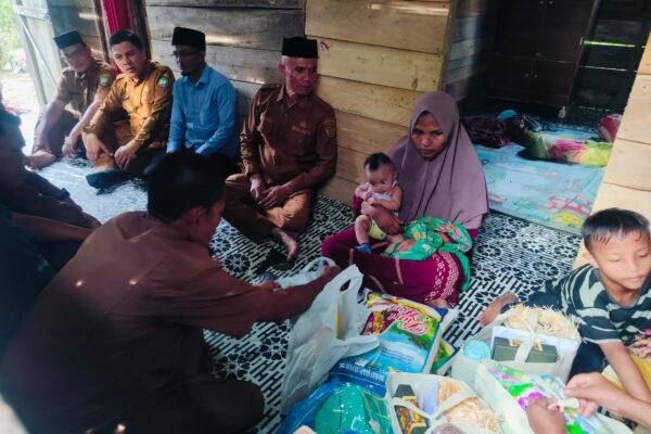 Wabup Zaman Akli Sambangi Rumah Janda Tiga Anak, Baitul Mal Abdya Siapkan Bantuan Rumah Layak Huni