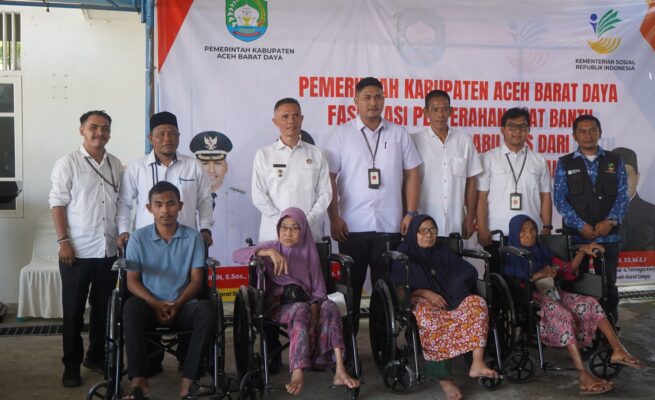 32 Penyandang Disabilitas di Abdya Terima Kursi Roda dari Kemensos