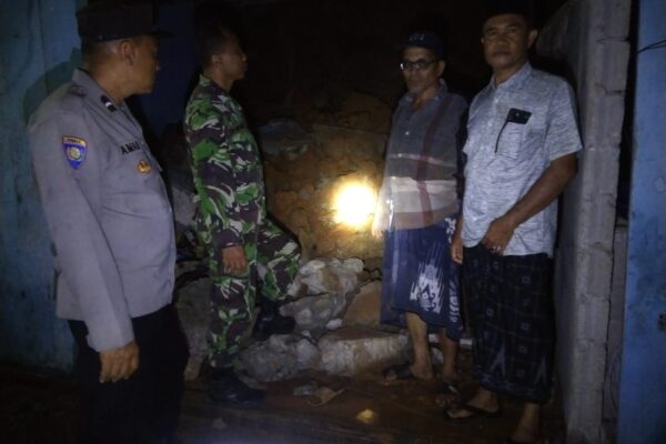 Diguyur Hujan Lebat, Rumah Warga di Abdya Tertimbun Longsor