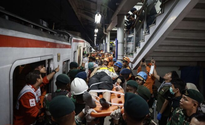 Tragedi Tabrakan Kereta di Bekasi, 6 Penumpang Tewas dan 80 Luka-luka