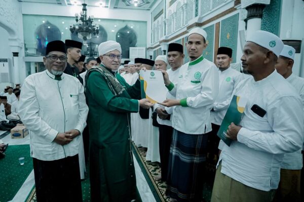 Abu Mudi Lantik Pengurus Tastafi se-Aceh dan Luar Negeri Periode 2026–2031